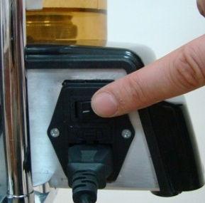 Ustaw wydajność i nawiew aerozolu używając przycisków panelu sterowania. Jeśli chcesz ustawić czas inhalacji skorzystaj z przycisku timera (patrz rozdział Zmiana ustawień ).