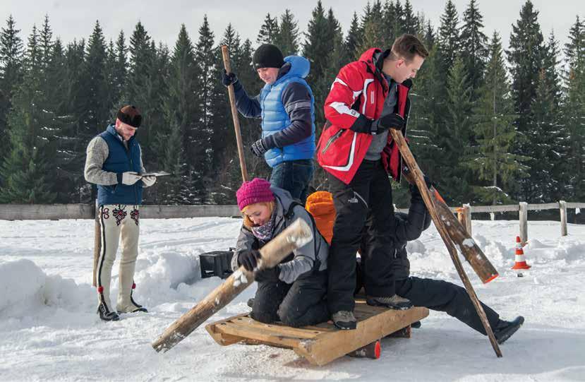 tratwie. Konkurencja jest na czas. Oferujemy tradycyjne sanie 4 - osobowe jadące orszakiem jeden za drugim.