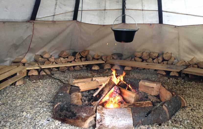 Tipi Ognisko Dla naszych gości dodatkową atrakcją jest Indiańskie Tipi, które może