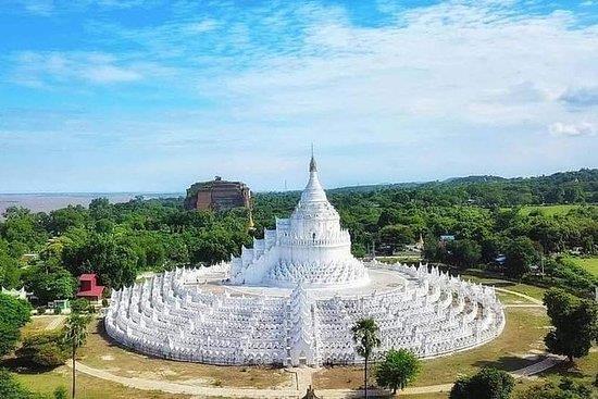 Na początek zwiedzanie kompleksu świątyń Mahamouni, ze słynnym posągiem Buddy największą świętością Birmy na który wierni ciągle doklejają listki złota,.