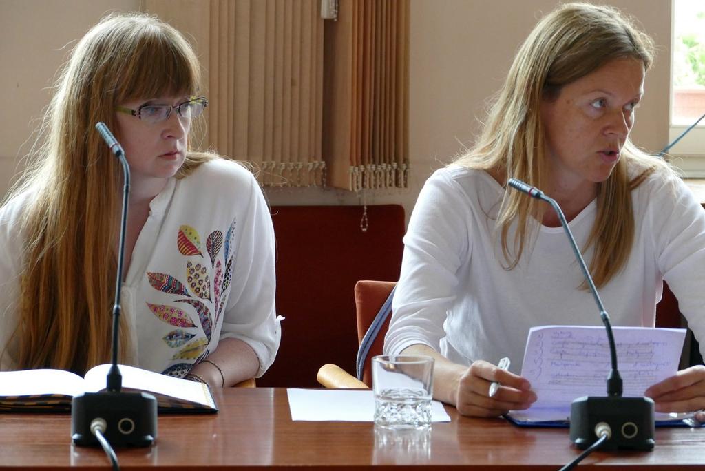 Aneta Podwojewska (po lewej) jest fryzjerką. Jak podkreśliła, z racji wykonywanego zawodu ma dużo kontaktu z innymi kobietami.
