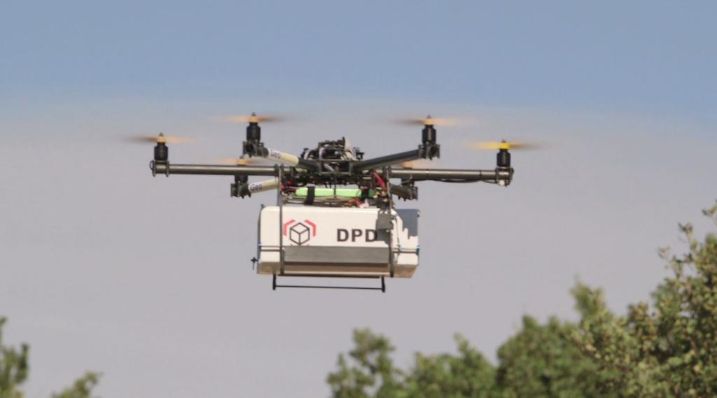 Wykorzystanie dronów to niewątpliwie przyszłość. Trzeba jednak znaleźć sposób na skuteczne egzekwowanie wprowadzanych zasad wykorzystania bezzałogowców. Fot. dpd.