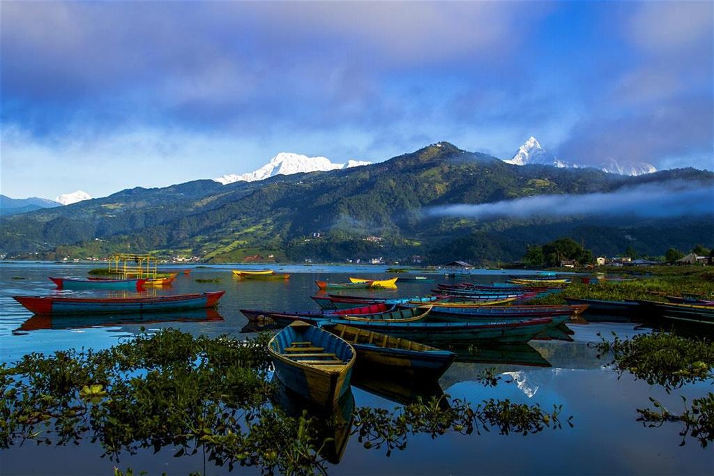 DZIEŃ DRUGI KATHMANDU POKHARA Przewodnik zabiera nas o 6:30 z