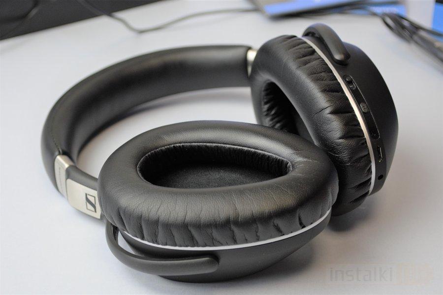 Bluetooth, bateria i funkcje dodatkowe Sennheiser PXC 550 opierają się na technologii Bluetooth wspieranej przez moduł NFC zlokalizowany na lewej muszli.