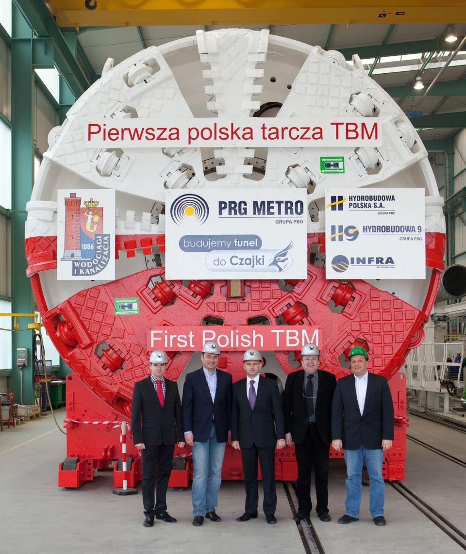 Maszyna wyprodukowana została na potrzebę wykonania fragmentu kolektora ściekowego z lewobrzeżnej Warszawy do oczyszczalni "Czajka" w Białołęce.