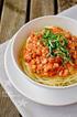 MAKARONY / PASTA. 1. Spaghetti z sosem pomidorowym i bazylią posypane parmezanem