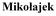 a). Mikołajek jest niskiego wzrostu, ma ciemnobrązowe, krótkie włosy. Jest szczupły, mimo Ŝe jada duŝo słodyczy. Do szkoły ubiera się w mundurek.