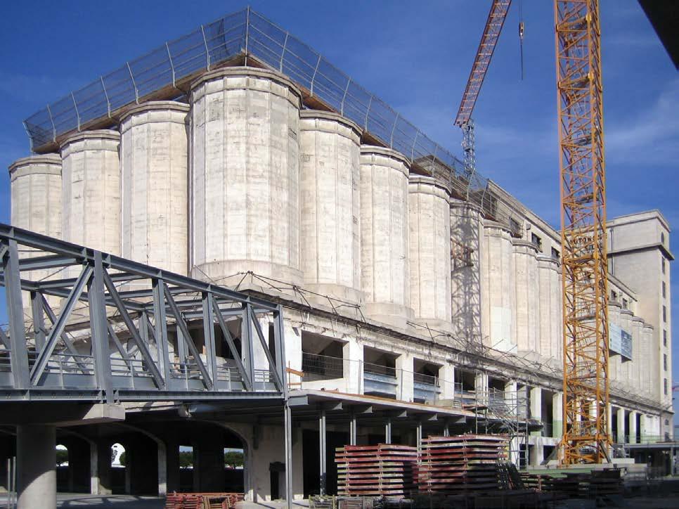 zniszczona przez chlorki lub działanie dwutlenku węgla (karbonatyzacja betonu) Oddziaływanie wilgoci jako elektrolitu