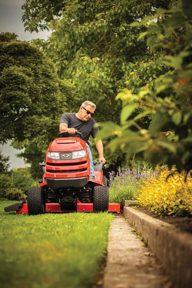 TRAKTORY OGRODOWE Traktory ogrodowe Simplicity Simplicity to marka Briggs&Stratton, amerykańskiego producenta maszyn ogrodniczych z długoletnią tradycją.