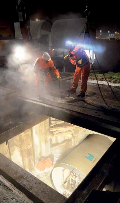 RELINING KANALIZACJI DESZCZOWEJ NA LOTNISKU W ZURYCHU (SZWAJCARIA ) Trudna, nocna renowacja betonowego kanału burzowego DN