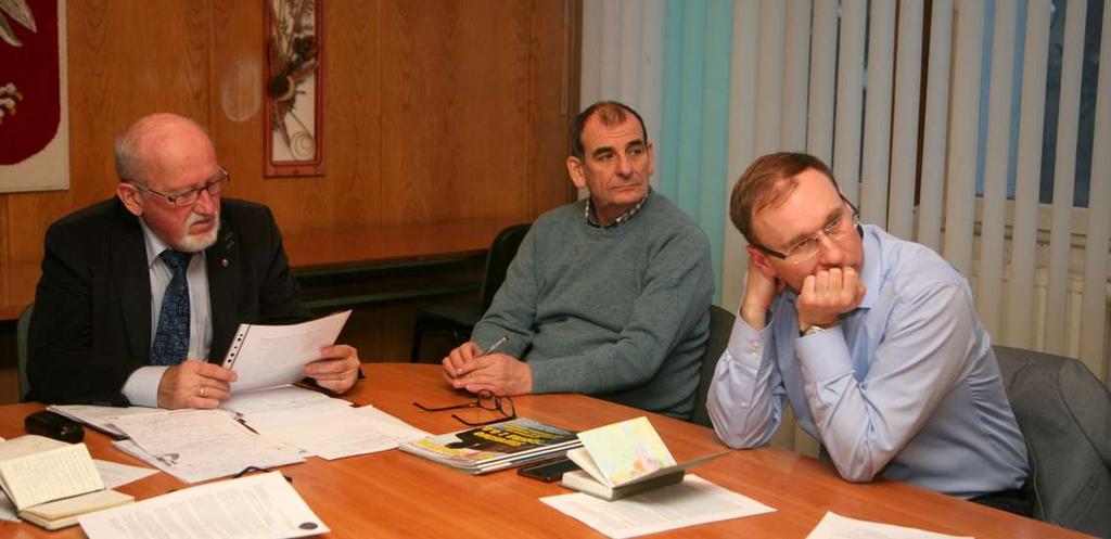 przy czym o wyróżnienie tym medalem Prezes SGP występuje do wojewody, który po akceptacji wniosek śle do Kapituły nadającej wyróżnienie.