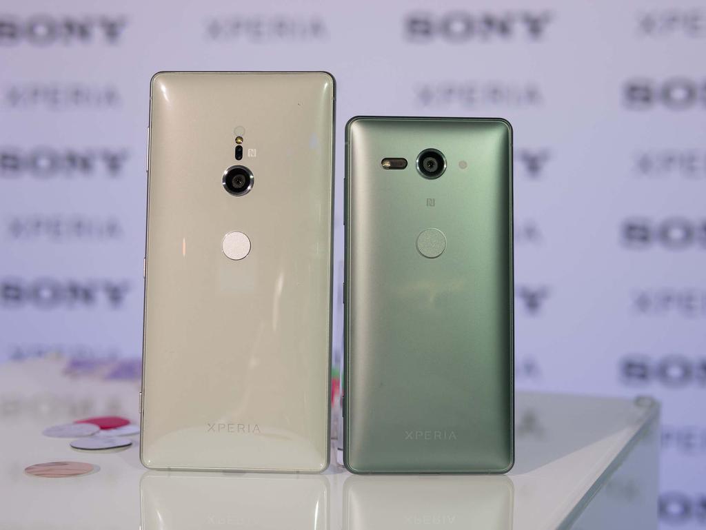 Xperia XZ2 i XZ2 Compact będą dostępne w Polsce w kwietniu w wersji Single-SIM u operatorow oraz Dual-SIM w sieciach handlowych. Oba urządzenia pracują na oprogramowaniu Android 8.0 Oreo.