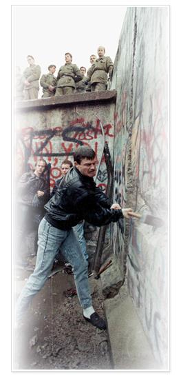 Wielkie rozszerzenie zjednoczenie Wschodu z Zachodem 1989 1992 1998 2002 2004 Upadek muru berlińskiego upadek komunizmu Unijna pomoc gospodarcza: program Phare Kryteria kopenhaskie: demokracja i