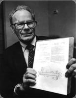 Pech i triumf Gordona Goulda I. Promienie śmierci Gordon Gould Fizyk (mikrofale, optyka ) studia w Union College i Yale University 1944-1945 praca przy proj. Manhattan usunięty za komunizm żony(?