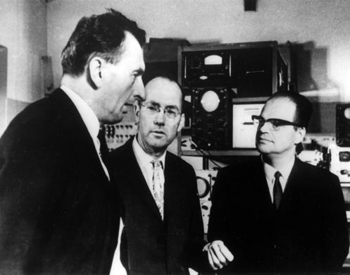 Sukces Po pierwszym laserze, bez problemu powtórzono ten eksperyment i uruchomiono inne typy laserów. Jak grzyby po deszczu : 1964 Nagroda Nobla 1961 A. Javan i W.