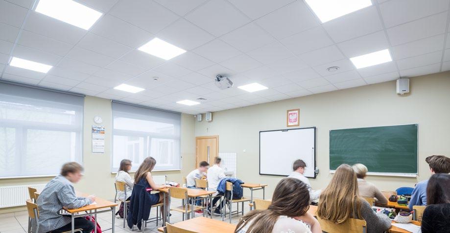 Zmodernizowaliśmy Zespół szkół Dębinka w Poznaniu Celem wymiany oświetlenia w Dębince ze świetlówkowego na ledowe była poprawa jego jakości, przy jednoczesnym uzyskaniu oszczędności energii i