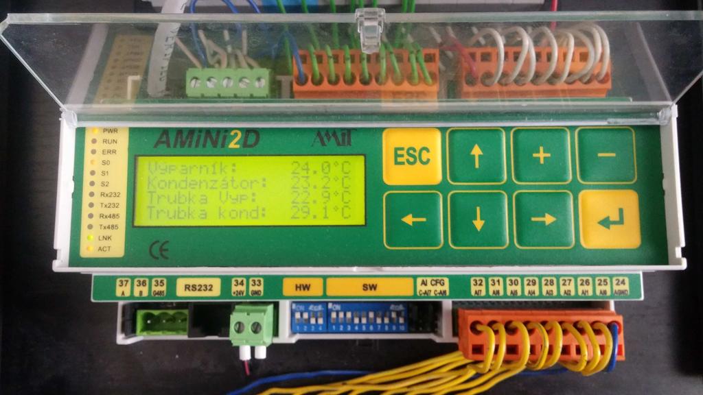 (a) Display vzda lene stanice (b) Display pr ijı macı stanice Obra zek 5.