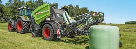 Precyzyjny napęd pierścienia owijającego przez napędzane hydraulicznie rolki gumowe osiąga prędkość odpowiednią do zapewnienia stałego procesu owijania.
