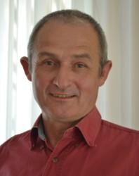 Powered by TCPDF (www.tcpdf.org) https://www. przy pracy swoich ojców lub dziadków. Marek Grzymowicz z sentymentem wspomina swoje początki jako pszczelarza (fot. Małgorzata Chojnacka).