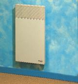 Grzejniki elektryczne przystosowane do pracy w ³azience musz¹ mieæ szczeln¹ obudowê oraz tzw. podwójn¹ izolacjê.
