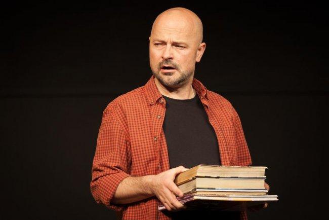 Bogdan Smagacki świętuje 30-lecie pracy artystycznej Trafił na scenę, bo lubił śpiewać. Jest aktorem i pedagogiem. Na deskach Teatru Miejskiego w Gdyni występuje od 28 lat.