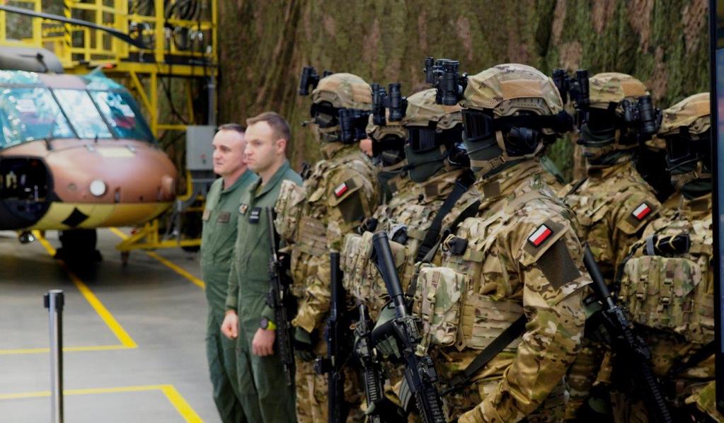paliwa określany jest na 2300 km, a ze standardowym zapasem paliwa w zbiornikach wewnętrznych 600 km.