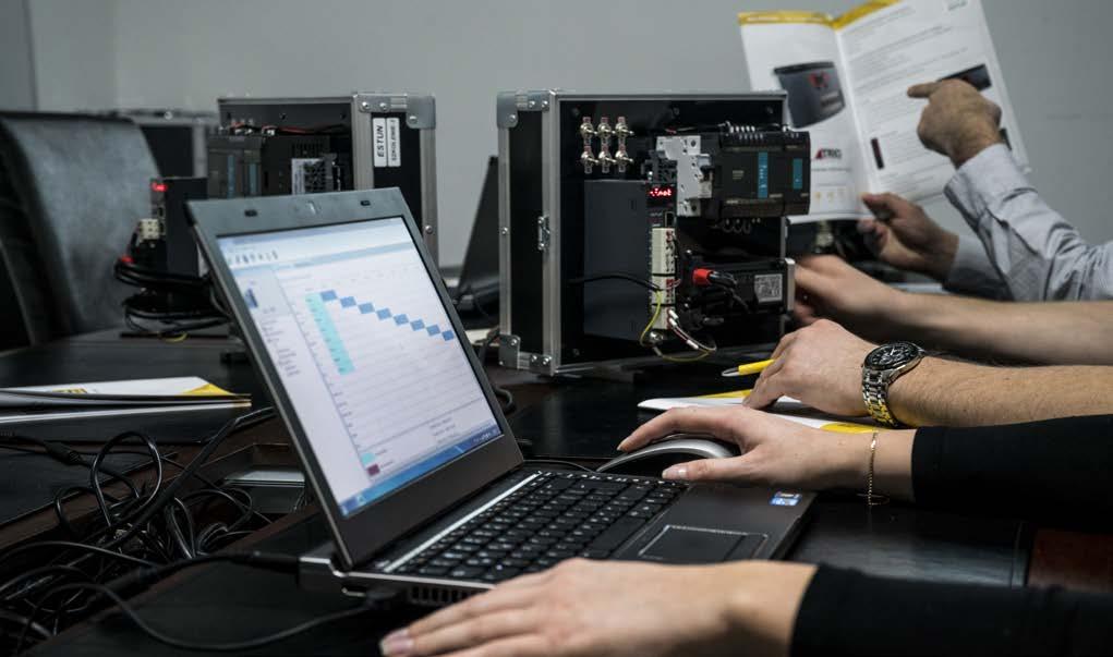 MULTIPROJEKT - nowy wymiar automatyki Kursy i szkolenia - dla firm Dużą popularnością cieszą się szkolenia z obsługi oferowanych przez nas produktów. Do tej pory przeszkoliliśmy już ponad 14 000 osób!