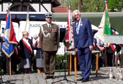 14 Pan Prezes dziękuje Uczestnikom Spotkania i zaprasza na skromny poczęstunek - SKROMNY POSIŁEK to Grochówka wojskowa smaczna i kaloryczna. P.S. Jezus przeszedł Drogę Krzyżową na Ziemi Świętej /dzisiaj/.