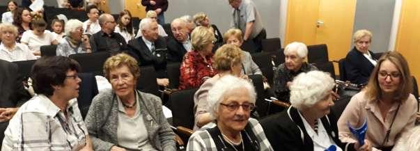 2 Uczestnicy spotkania /od prawej/: p. Grażyna, pp.: Danuta, Barbara, Krystyna, Stanisława, Bogusława i p. Ewa i inni Na pierwszym planie: Prezes ZG ZS p.
