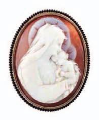 176 Medalik z Madonną Austro-Węgry, XIX/XX w. złoto pr. ok. 0,580, m. 9,62 g, malatury podszkliwne na płytce porcelanowej, 4,5 3 cm cena wywoławcza: 1 500 zł 177 Broszka poł. XX w. złoto pr. ok. 0,580, m. 18,75 g, kamea nałożona na karneol, 2 szt.