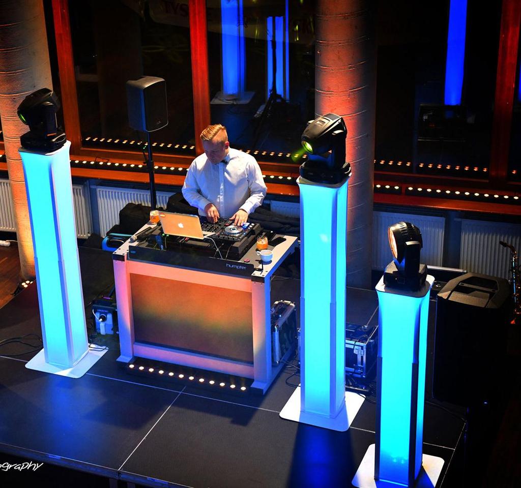 DJ / konferansjer (1 osoba) Wesele (10 godzin) 4000 zł Wesele (10 godzin) + Poprawiny (6 godzin) 5200 zł Tylko poprawiny (6