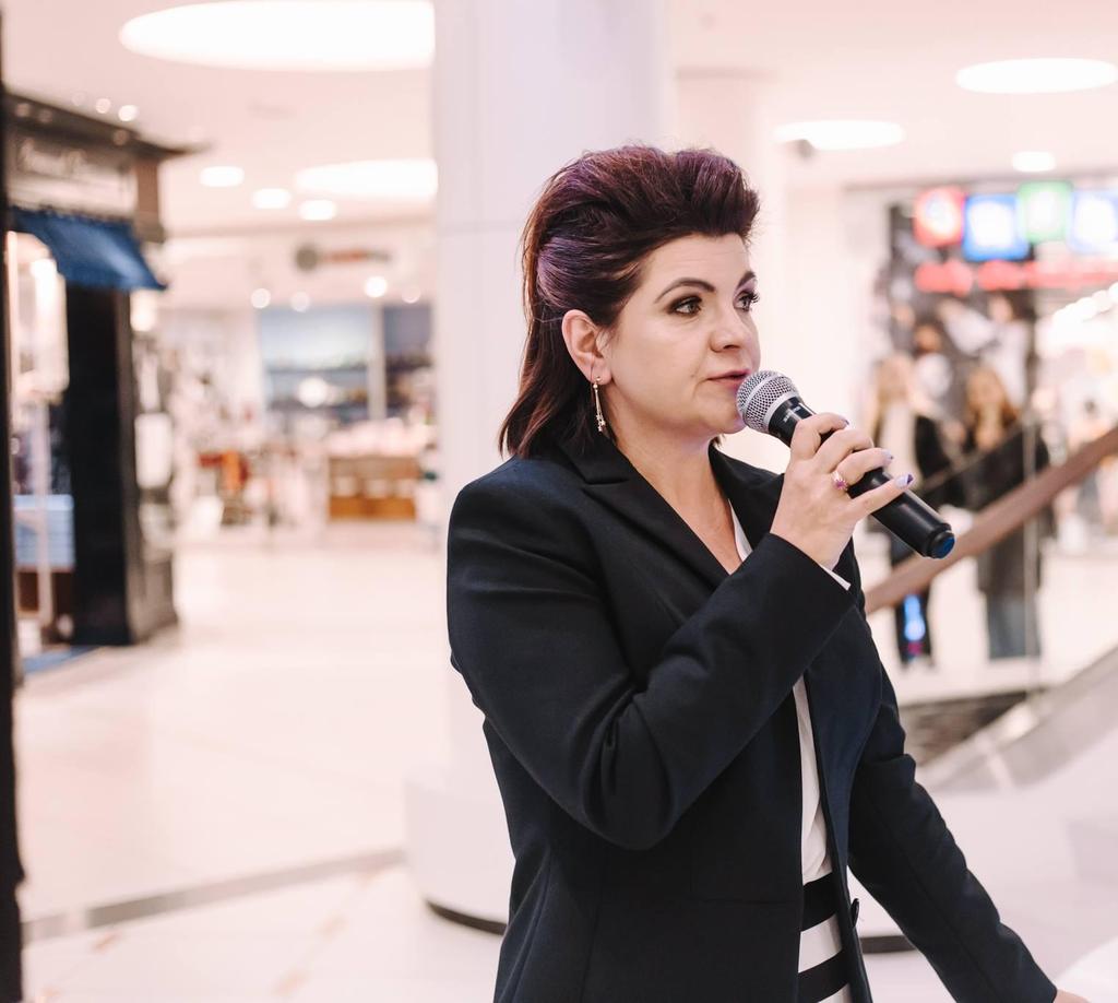 Dagmara Obrębska Konferansjerka, animatorka, prezenterka radiowa Konferansjer to nie tylko osoba zapowiadająca poszczególne punkty programu imprezy i