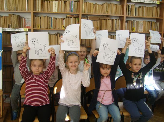 BIBLIOTEKA CZYTA DZIECIOM W październikowych spotkaniach z książką