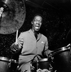 Benny Golson przymilał się w jednym z wywiadow pianiście Jazz Messengers Bobby emu Timmons owi chwaląc jego funkową frazę, która mogłaby by stać się sztandarową melodią hard bopu:.