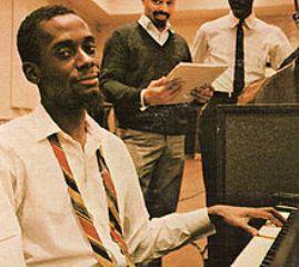 Bobby Timmons Niestety Timmons miał niełatwe życie, które zakończył szybko bo w 1974 roku. Zmarł na marskość wątroby w wieku 38 lat.