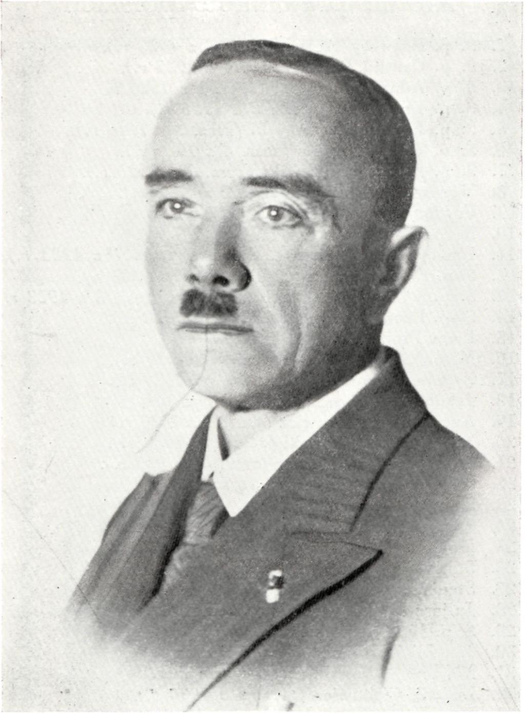ALBUM PRAWNIKÓW POLSKICH 47. JANUSZ JAMONTT Urodzony w 1878 r. na Wołyniu. W 1900 ukończył Wydz. Prawny Uniw. Moskiewskiego. Od 1906 adwokat. Od 1918 pracuje w sądownictwie polskim. Od 1921 r.