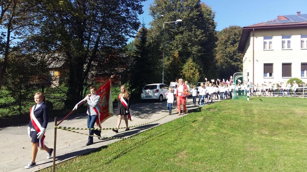 drzewo i wspominać ważną chwilę, jaką było odzyskanie