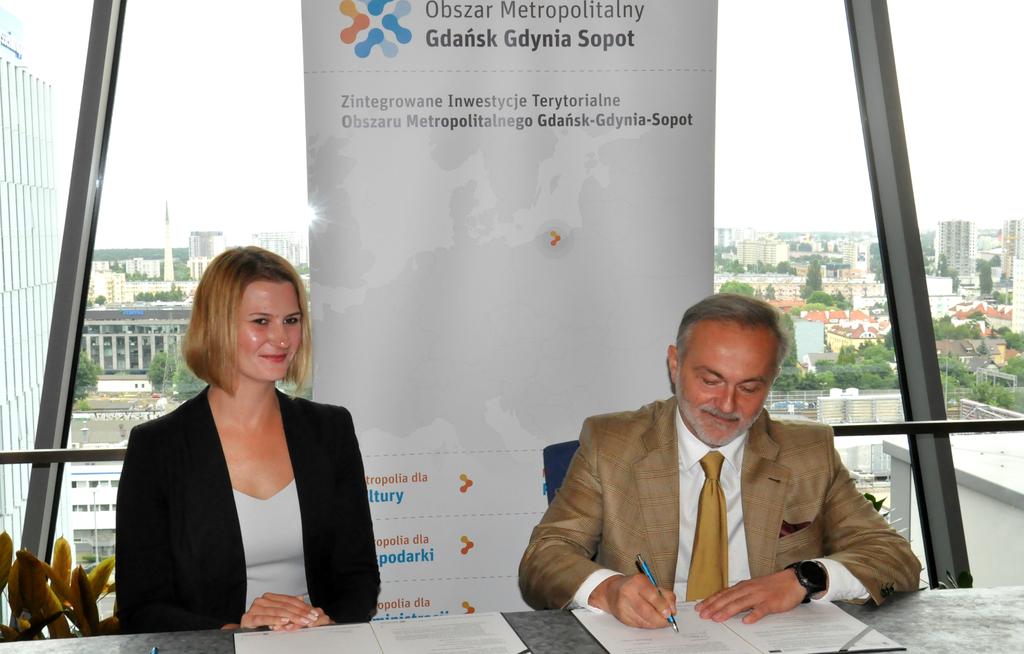Projekt Budowa Systemu Roweru Metropolitalnego Obszaru Metropolitalnego Gdańsk-Gdynia-Sopot zakłada stworzenie nowoczesnego systemu rowerów miejskich w 14 gminach.