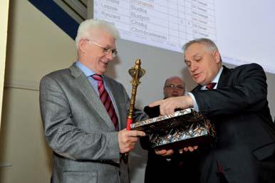 Jesteśmy po doniosłym wydarzeniu w życiu naszego Związku: 25 kwietnia 2013 roku, w murach Politechniki Krakowskiej odbył się Krajowy Zjazd Delegatów Związku Mostowców Rzeczypospolitej Polskiej