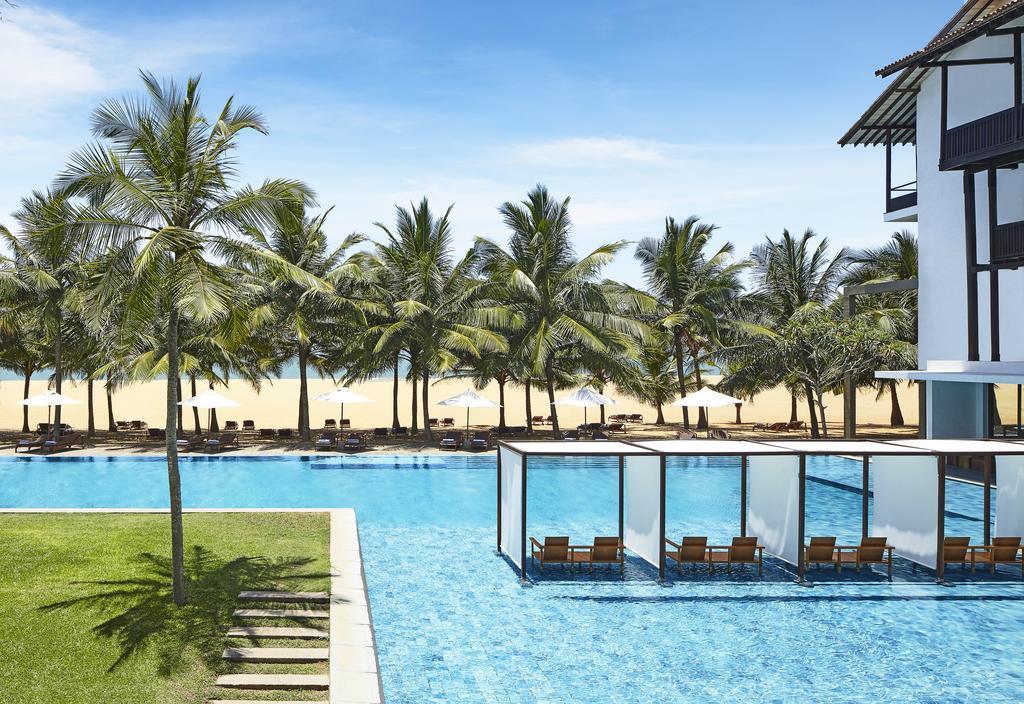 HOTEL ***** Elegancki hotel położony jest w spokojnej okolicy, bezpośrednio przy szerokiej, piaszczystej plaży.