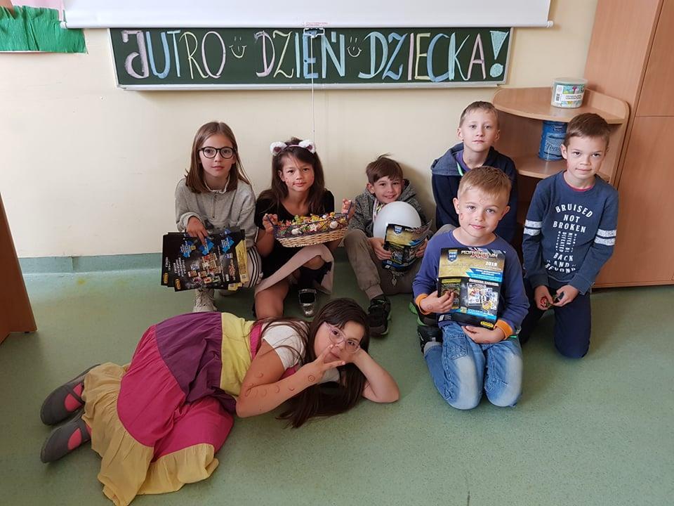 Dzień Dziecka w świetlicy W świetlicy szkolnej dzień przed Dniem Dziecka w Polsce zorganizowałyśmy dla