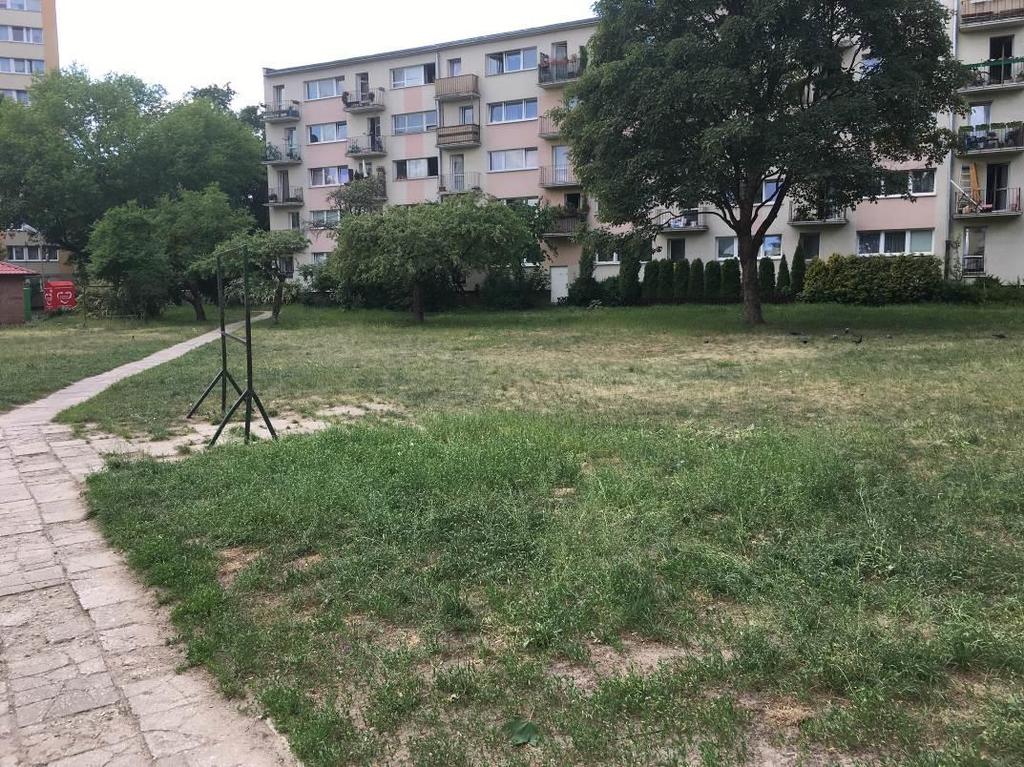 chodnika) [źródło własne] Zdj.2.