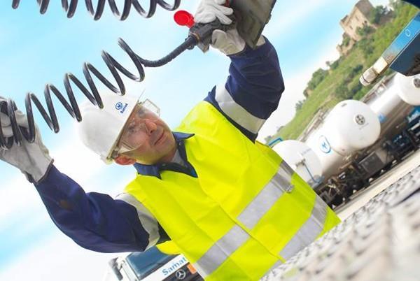 Samat Polska At the moment SAMAT Polska means: team of 450 drivers working, 29 operating areas 4 operational sites 110 millions PLN of annual turnover Fleet - more than 300 vehicles : 155 trucks 180