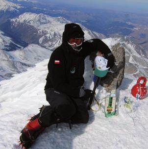 Uwielbia chodzić po górach. Kiedy koledzy dowiedzieli się, że chce wejść na szczyt góry Elbrus, śmiali się, że zamarznie. Pytali, co za sens wchodzić tak wysoko.