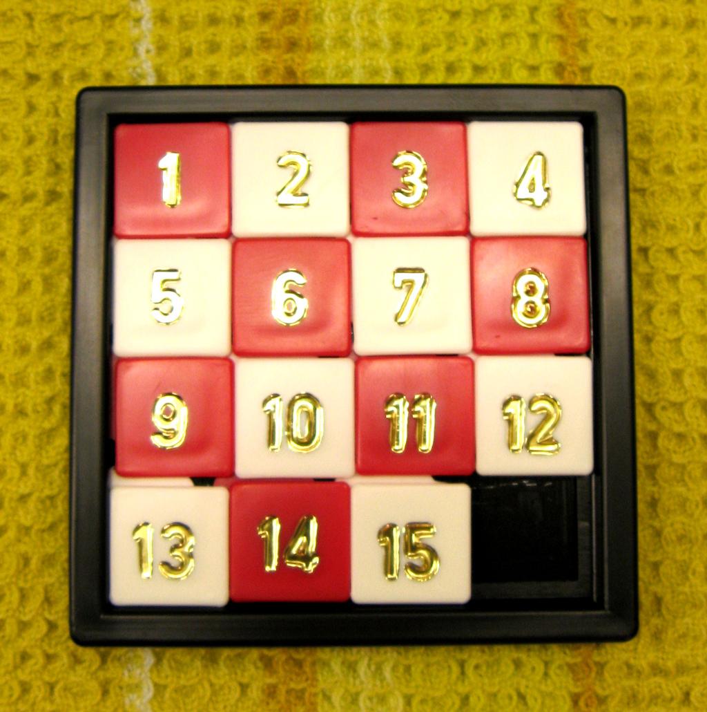 15 puzzle Przesuwając pola