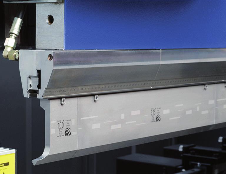 szlifowaną matrycą Multi V Przesuwane przednie wsporniki (standard w R, S i Servo) Sterowane przez CNC, silnikowe wyoblenie stołu (standard w serii S i