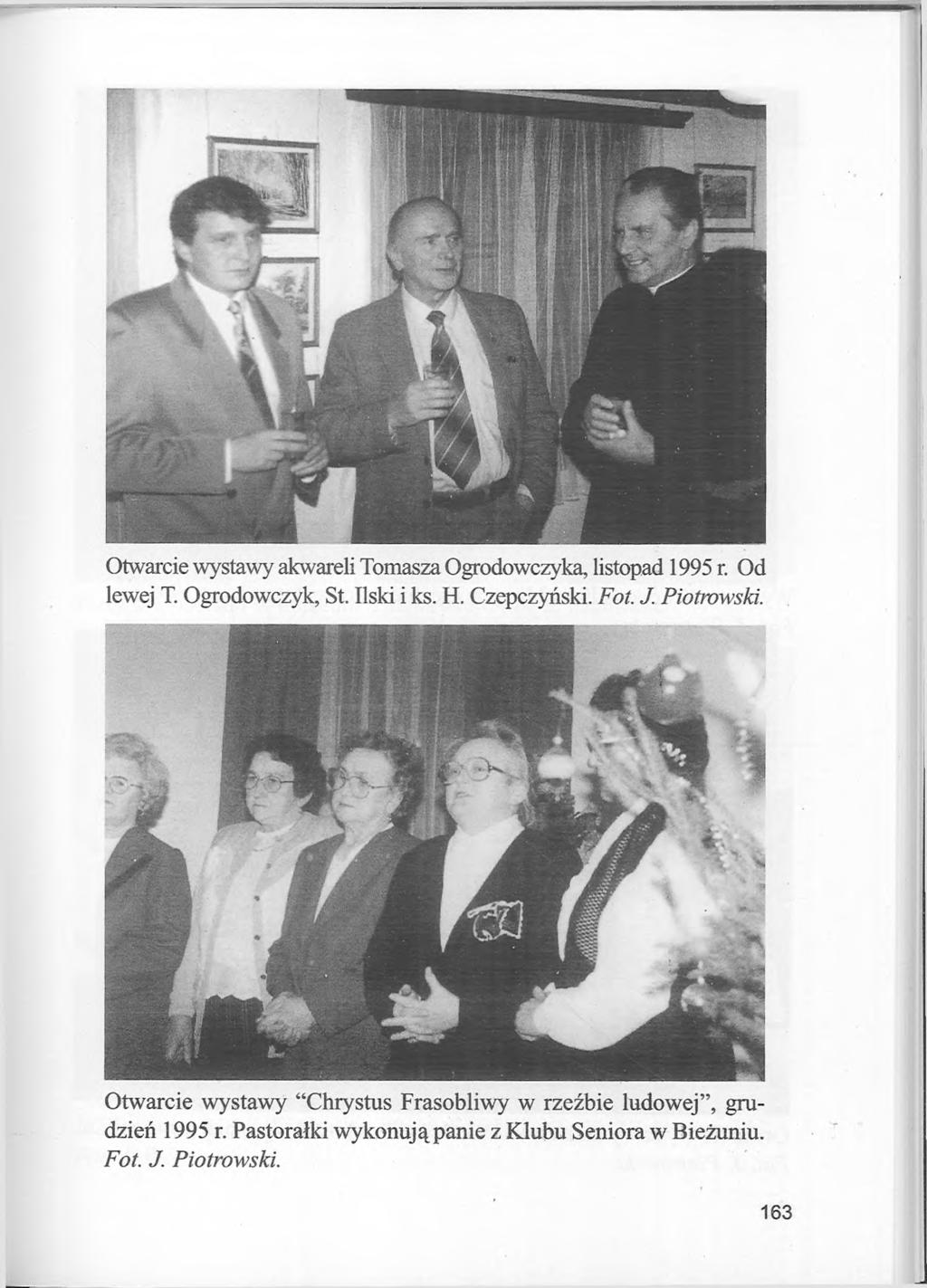 Otwarcie wystawy akwareli Tomasza Ogrodowczyka, listopad 1995 r. Od lewej T. Ogrodowczyk, St. liski i ks. H. Czepczyński. Fot. J. Piotrowski.