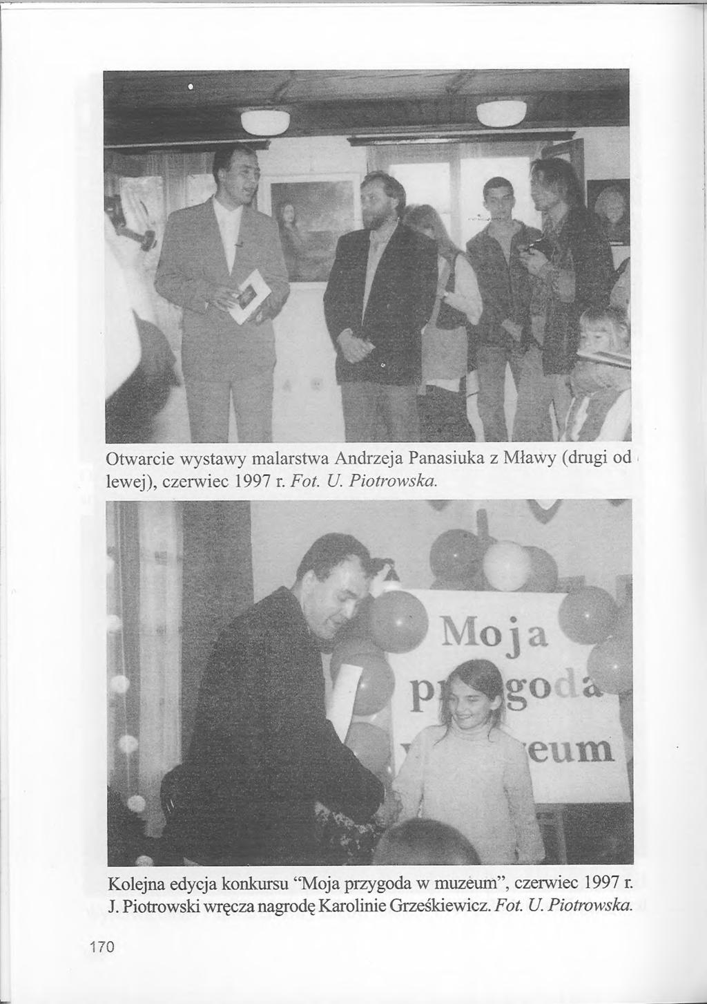 Otwarcie wystawy malarstwa Andrzeja Panasiuka z Mławy (drugi od lewej), czerwiec 1997 r. Fot. U. Piotrowska.