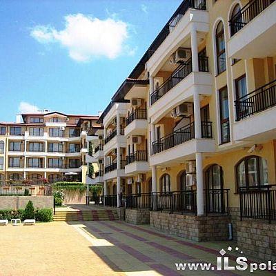 200 EUR plus koszty umeblowania i wyposażenia, zaś dzisiaj apartament wystawiony jest