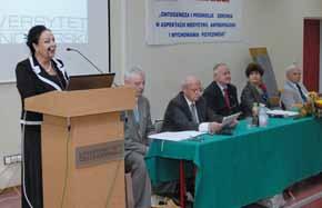 61 Prorektor UZ Prof. M. Graczyk podczas otwarcia konferencji (fot. z wydziału) Prof. R. Asienkiewicz podczas prezentacji dorobku KWF UZ (fot. z wydziału) Dziekan WPSiNoZ UZ Prof. M. Furmanek podczas wystąpienia (fot.